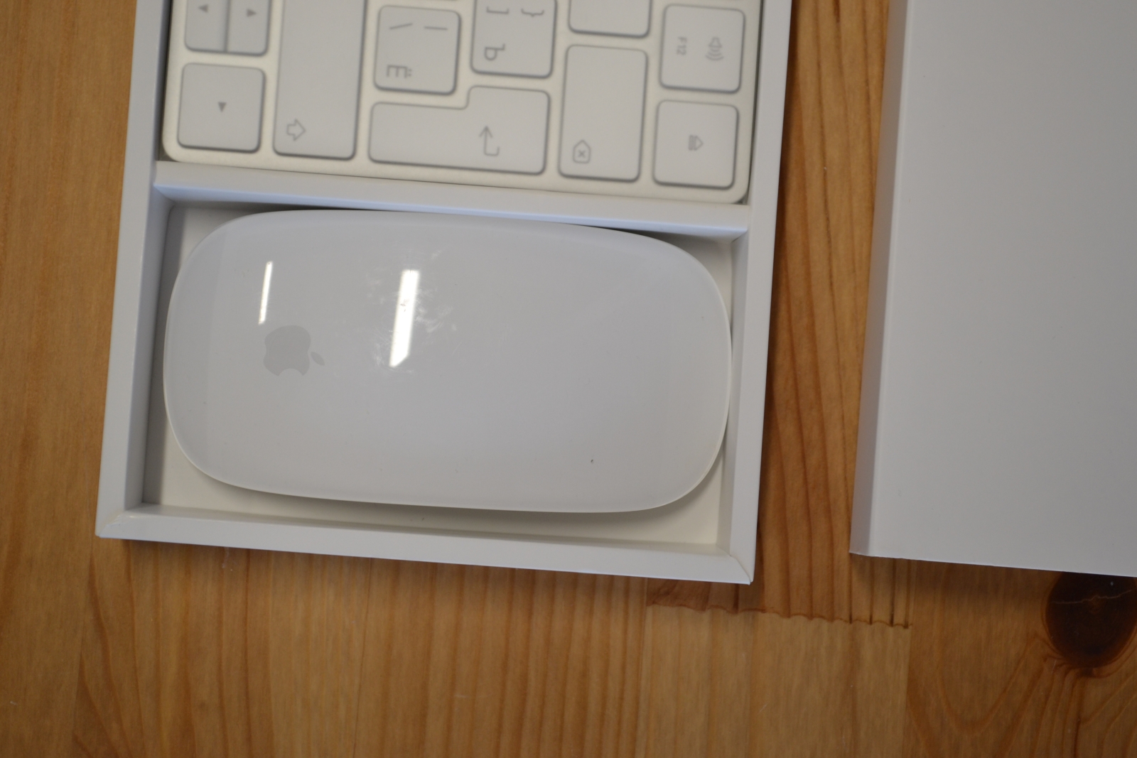 Magic Keyboard (RU - orosz billentyűkiosztás) Magic Mouse-al 3