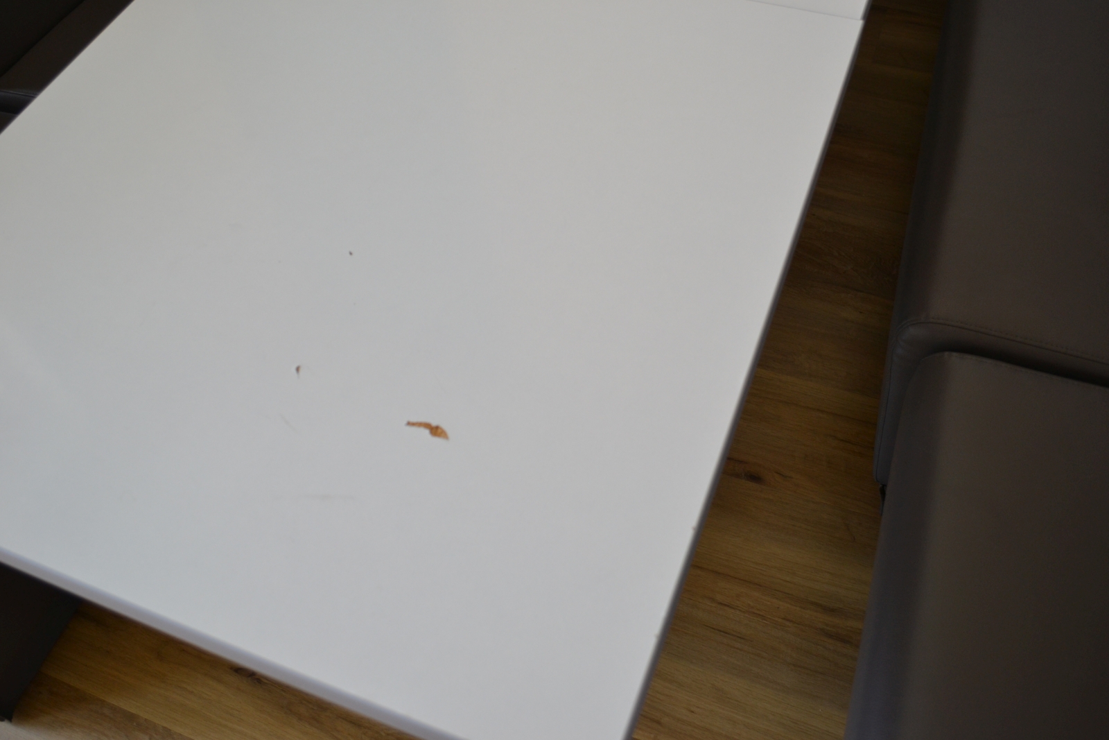 3 asztal székekkel 3