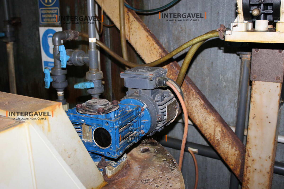 Pohár - nincs minimál  jön licit 12