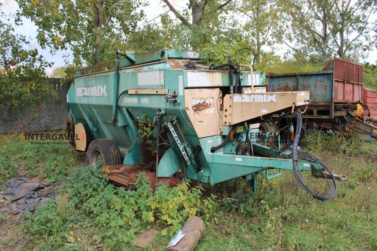 Takarmánykeverő, kiosztókocsi 2