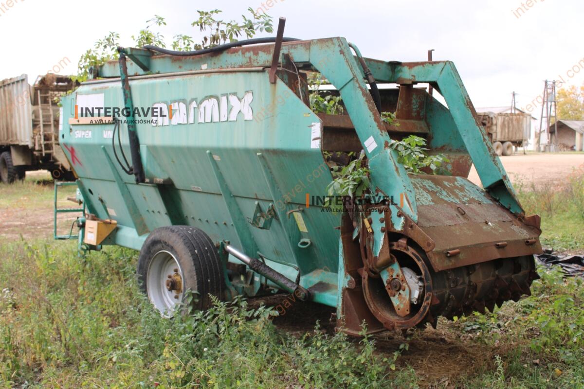 Takarmánykeverő, kiosztókocsi 4