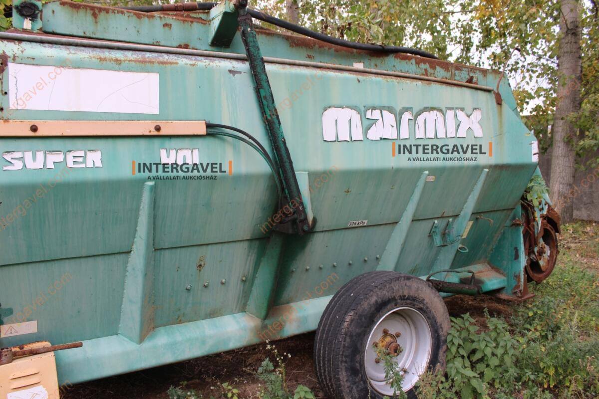 Takarmánykeverő, kiosztókocsi 6