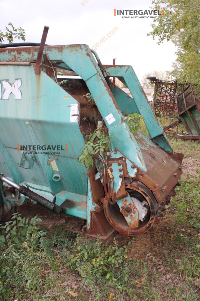 Takarmánykeverő, kiosztókocsi 7