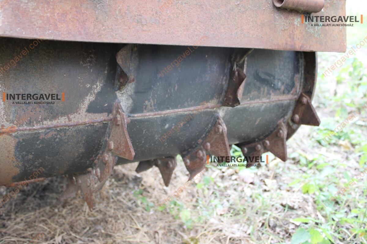 Takarmánykeverő, kiosztókocsi 10