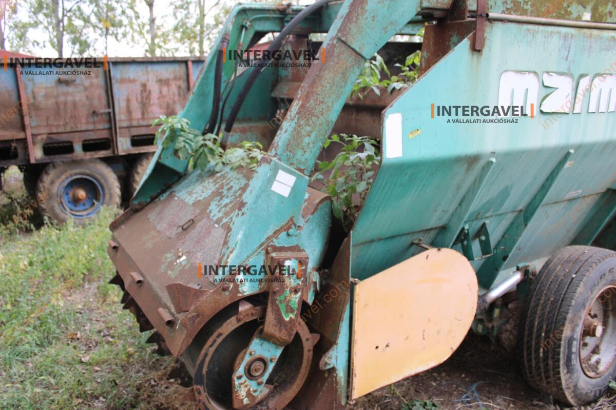 Takarmánykeverő, kiosztókocsi 13