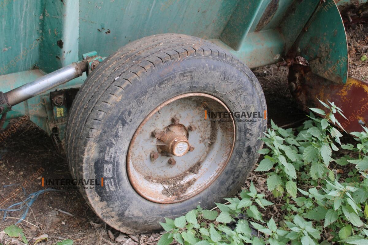 Takarmánykeverő, kiosztókocsi 14