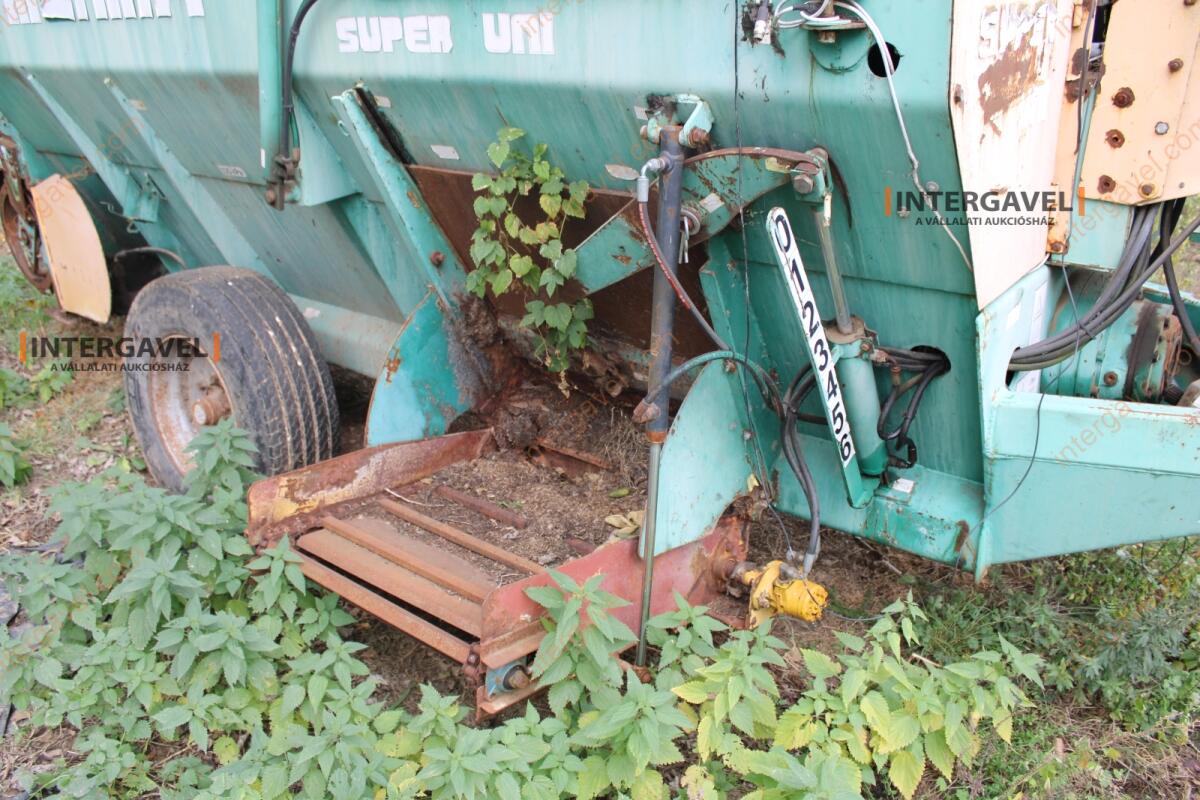 Takarmánykeverő, kiosztókocsi 16