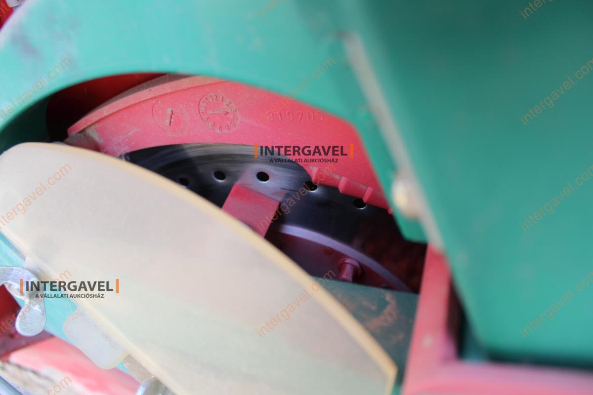 Szemenkénti vetőgép - Kverneland 14