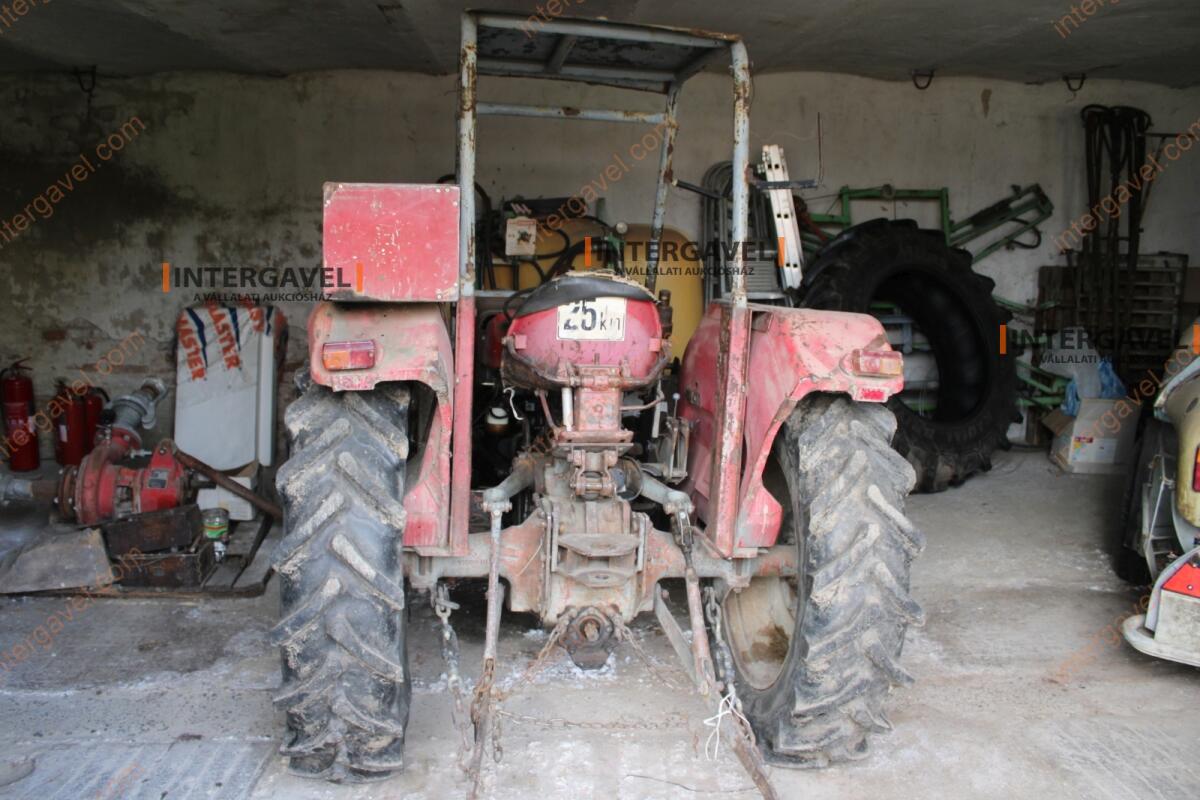 Traktor - Massey Fergusson 4