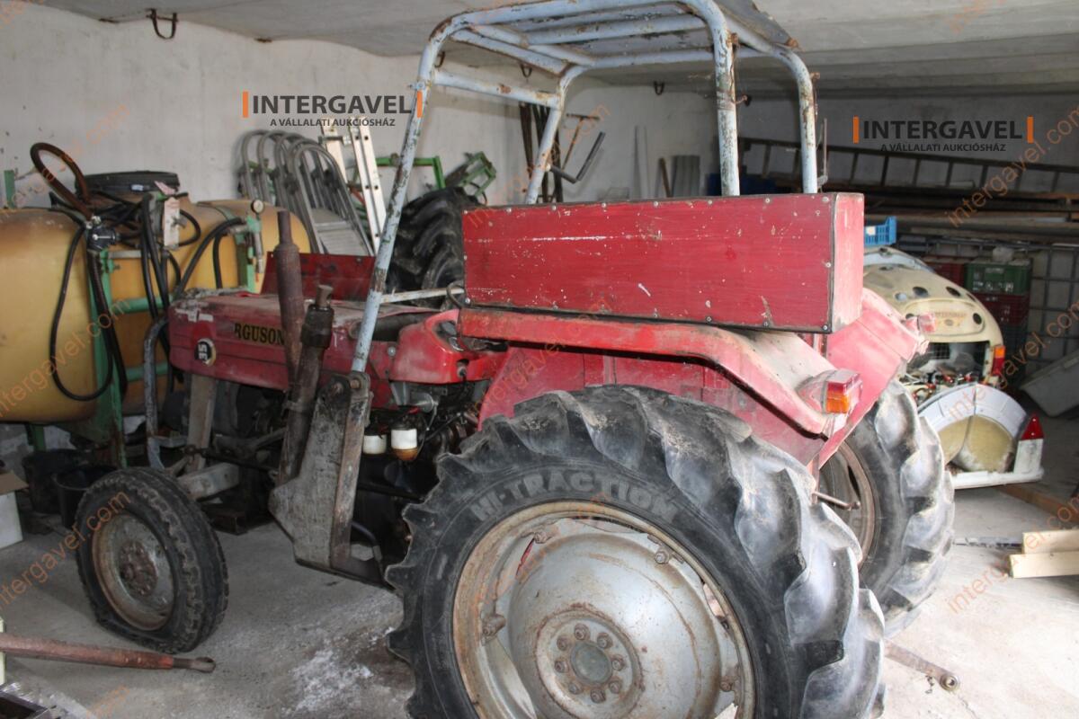 Traktor - Massey Fergusson 5