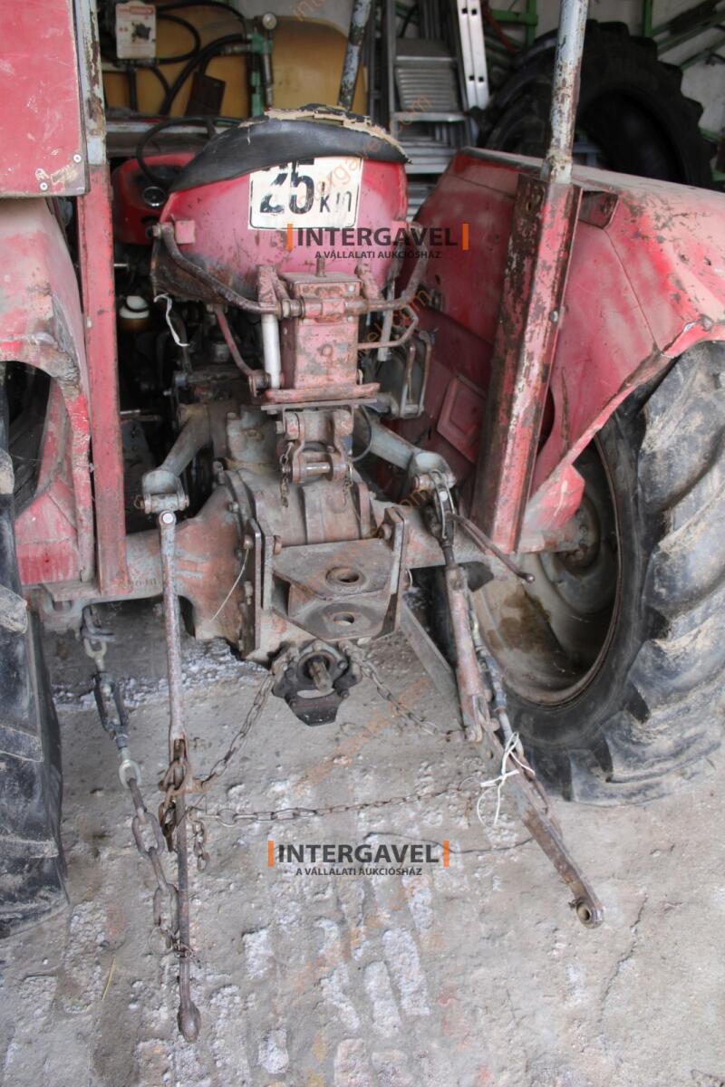 Traktor - Massey Fergusson 12