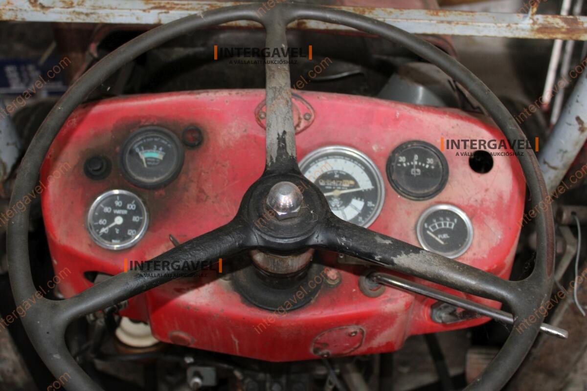 Traktor - Massey Fergusson 13