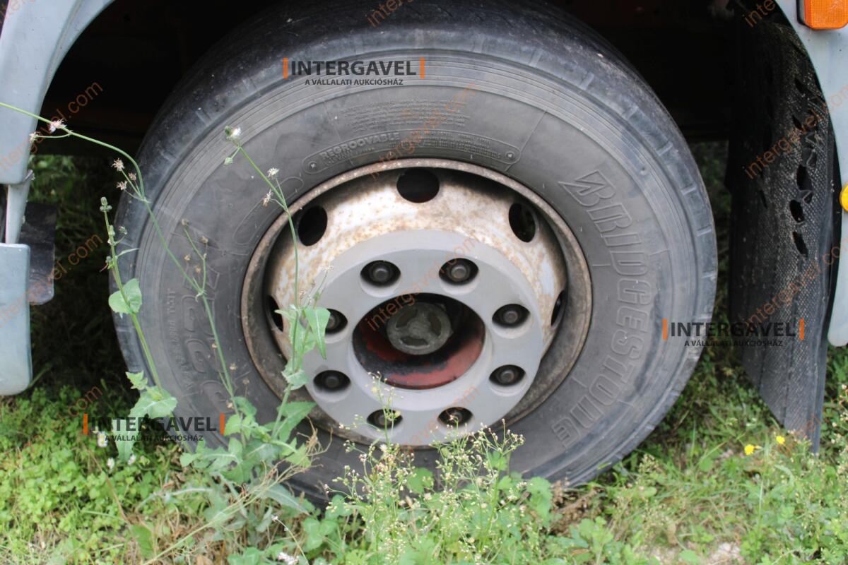 Teherautó - Iveco 8