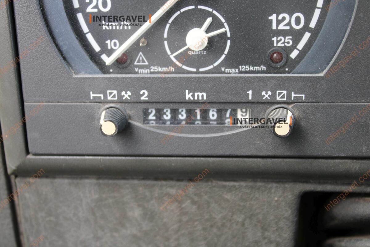 Teherautó - Iveco 32