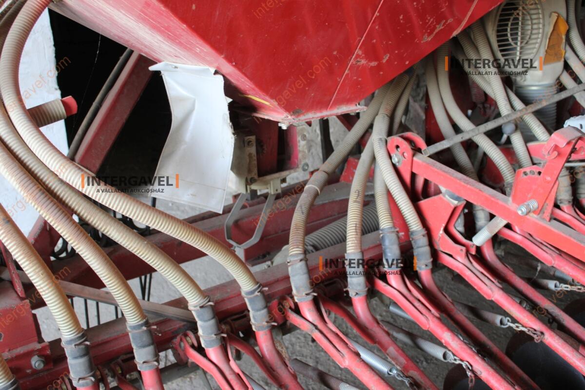 Gabonavetőgép - Kverneland 12