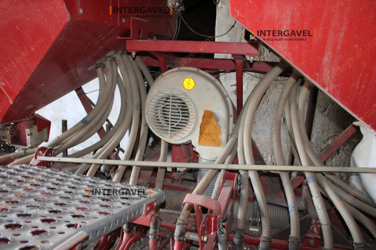 Gabonavetőgép - Kverneland 13