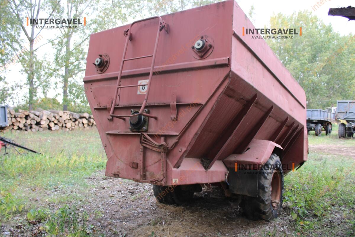 Takarmánykeverő, kiosztókocsi 3