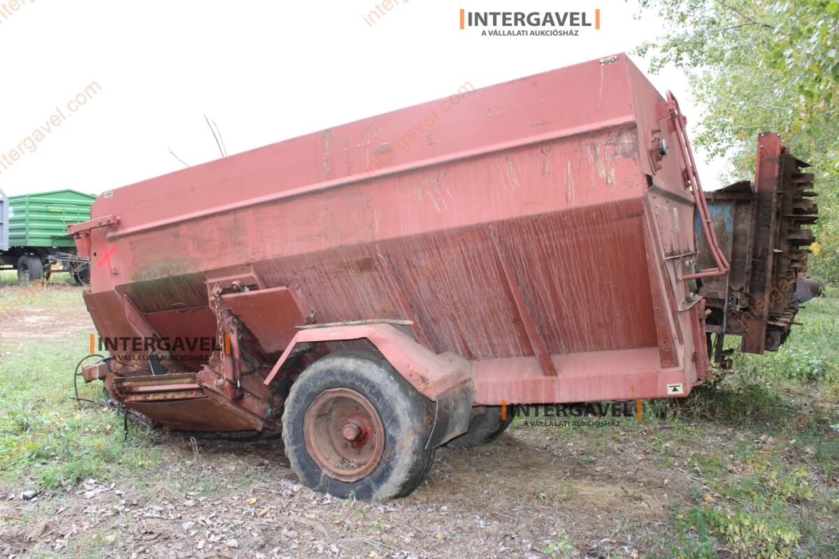 Takarmánykeverő, kiosztókocsi 4