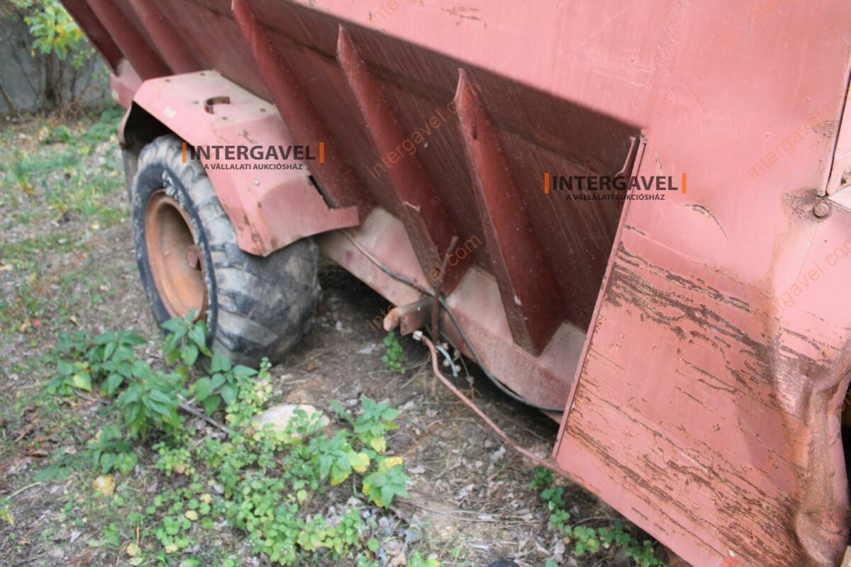 Takarmánykeverő, kiosztókocsi 8