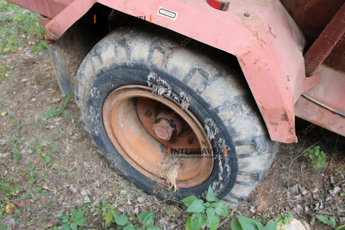 Takarmánykeverő, kiosztókocsi 9