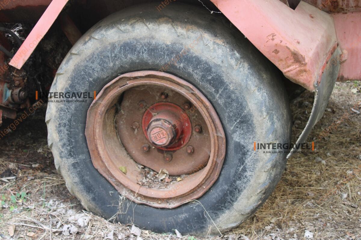 Takarmánykeverő, kiosztókocsi 11