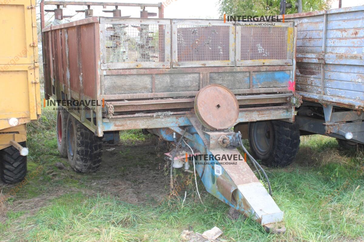 Trágyaszóró pótkocsi