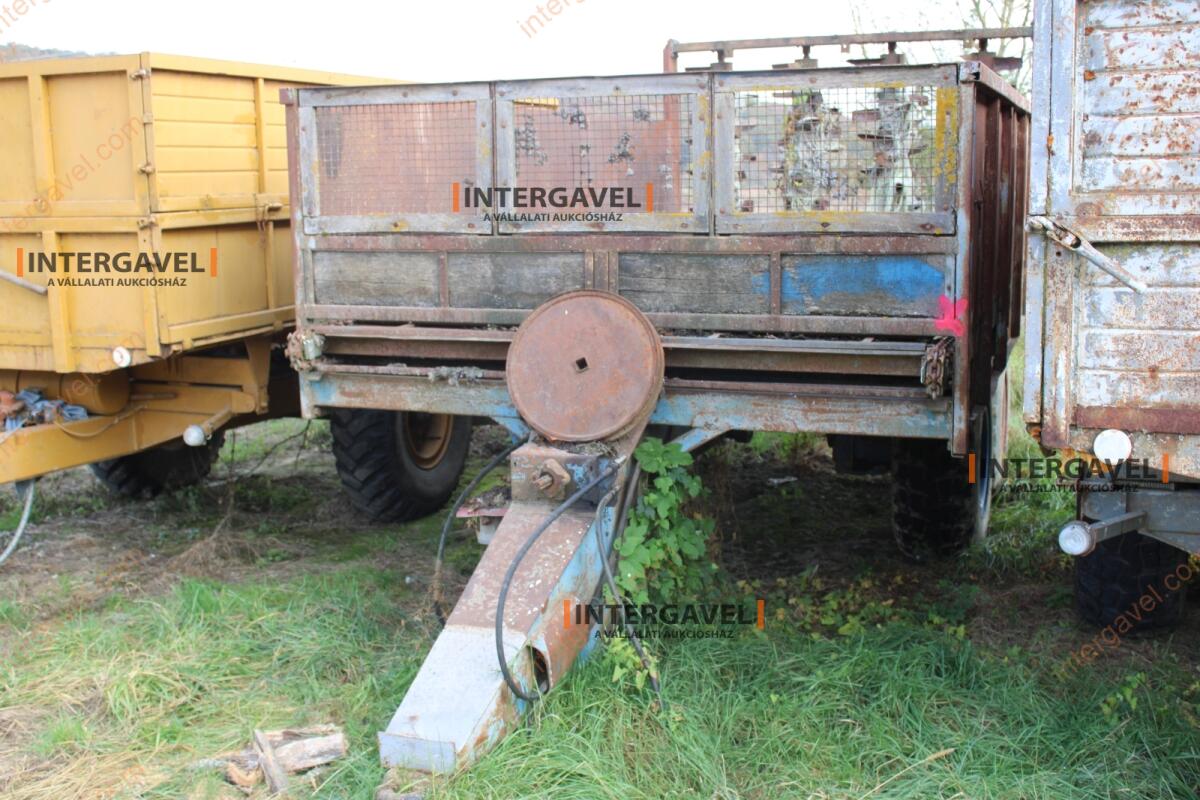 Trágyaszóró pótkocsi 2