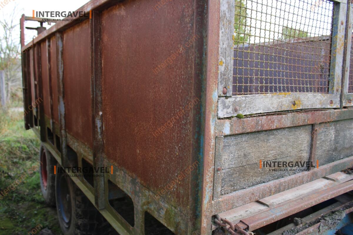 Trágyaszóró pótkocsi 5