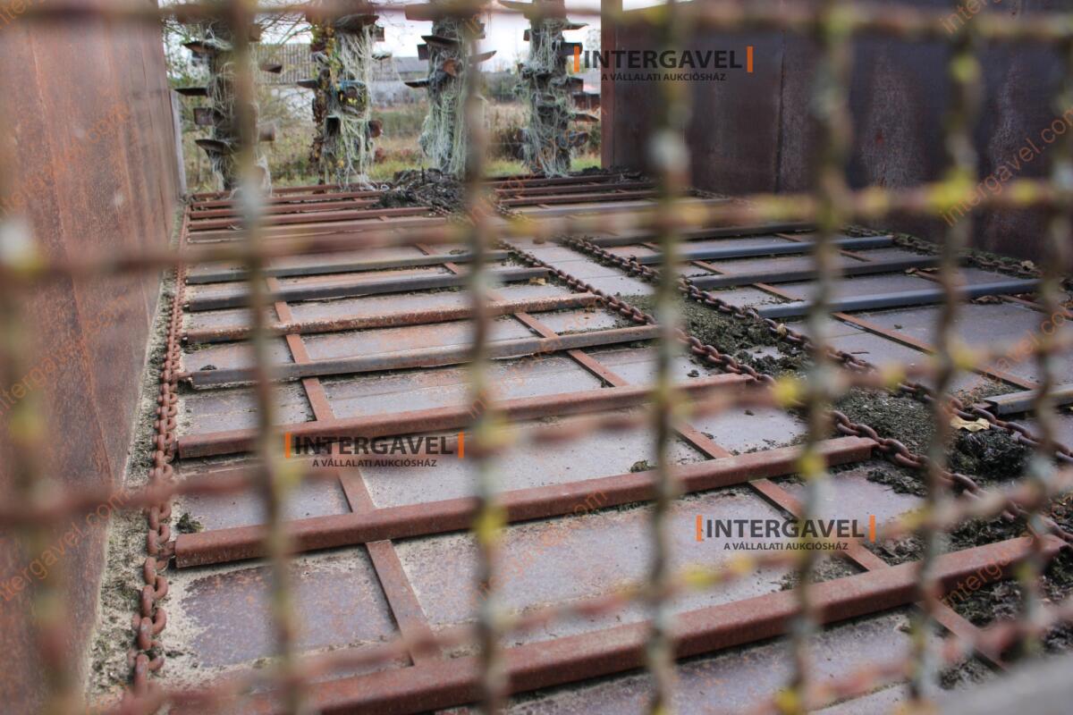 Trágyaszóró pótkocsi 6