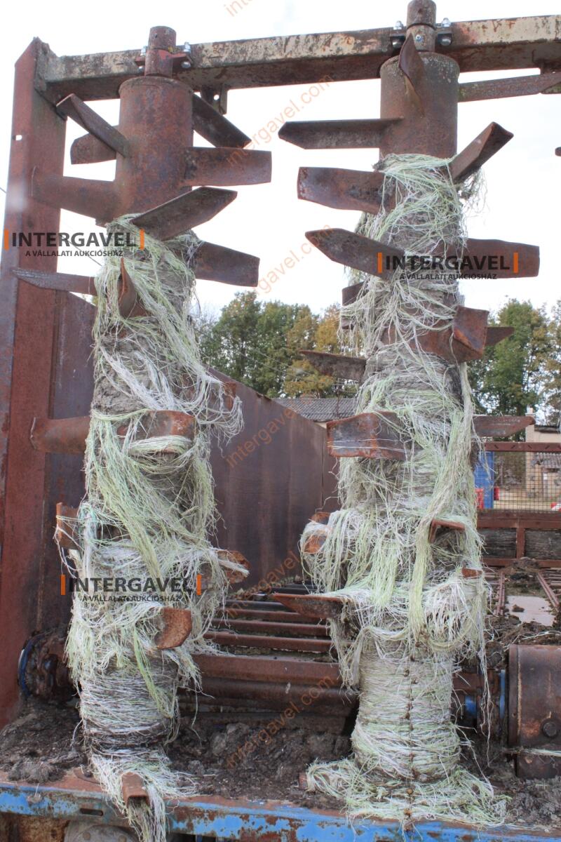 Trágyaszóró pótkocsi 12