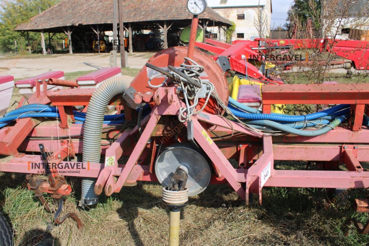 Szemenkénti vetőgép - Kverneland 5