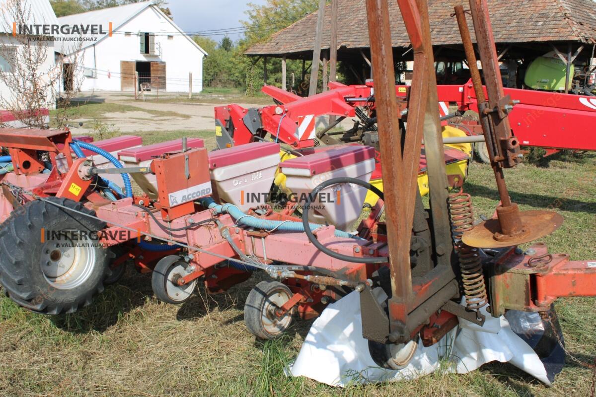 Szemenkénti vetőgép - Kverneland 8