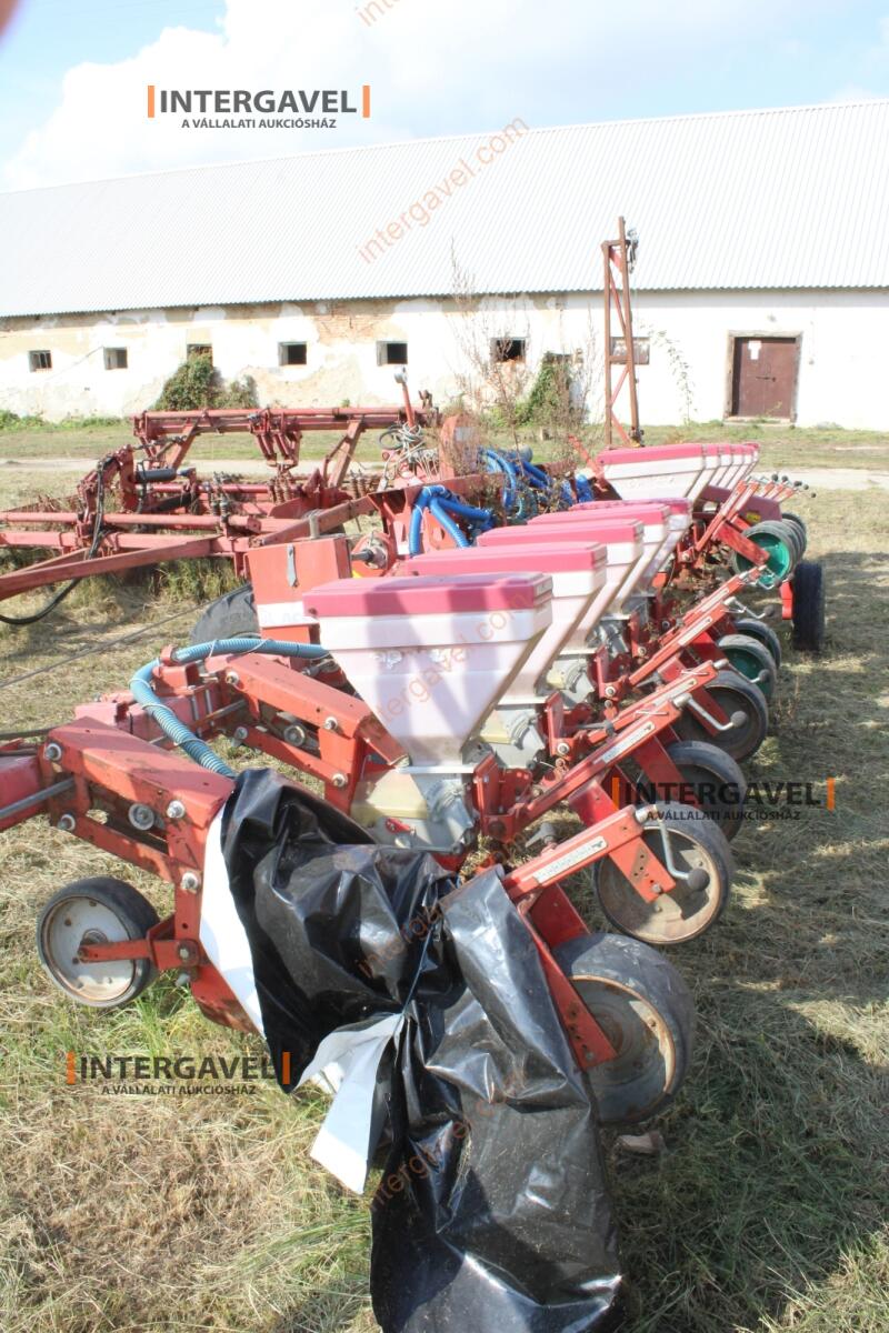 Szemenkénti vetőgép - Kverneland 9