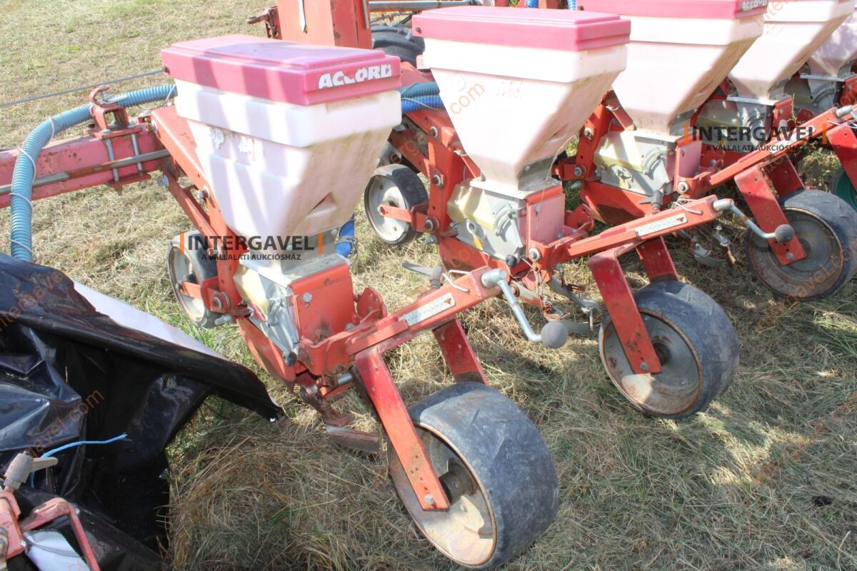 Szemenkénti vetőgép - Kverneland 10