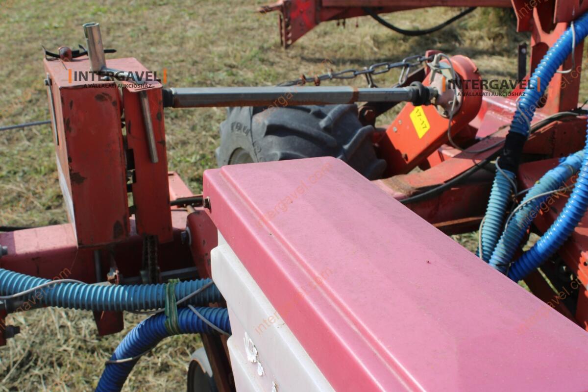 Szemenkénti vetőgép - Kverneland 13