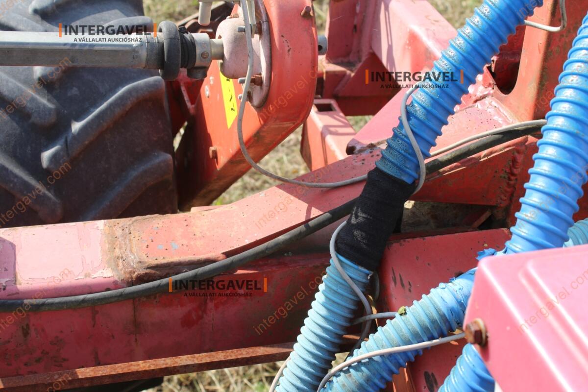 Szemenkénti vetőgép - Kverneland 14