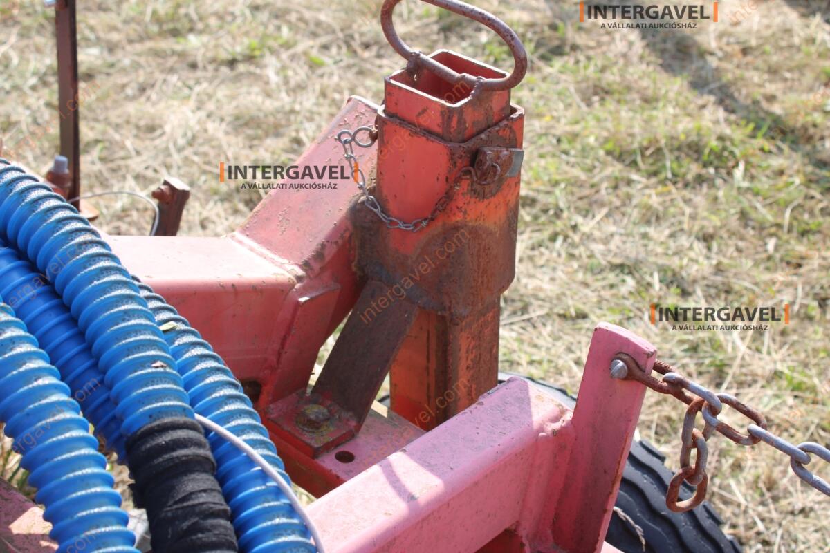 Szemenkénti vetőgép - Kverneland 19