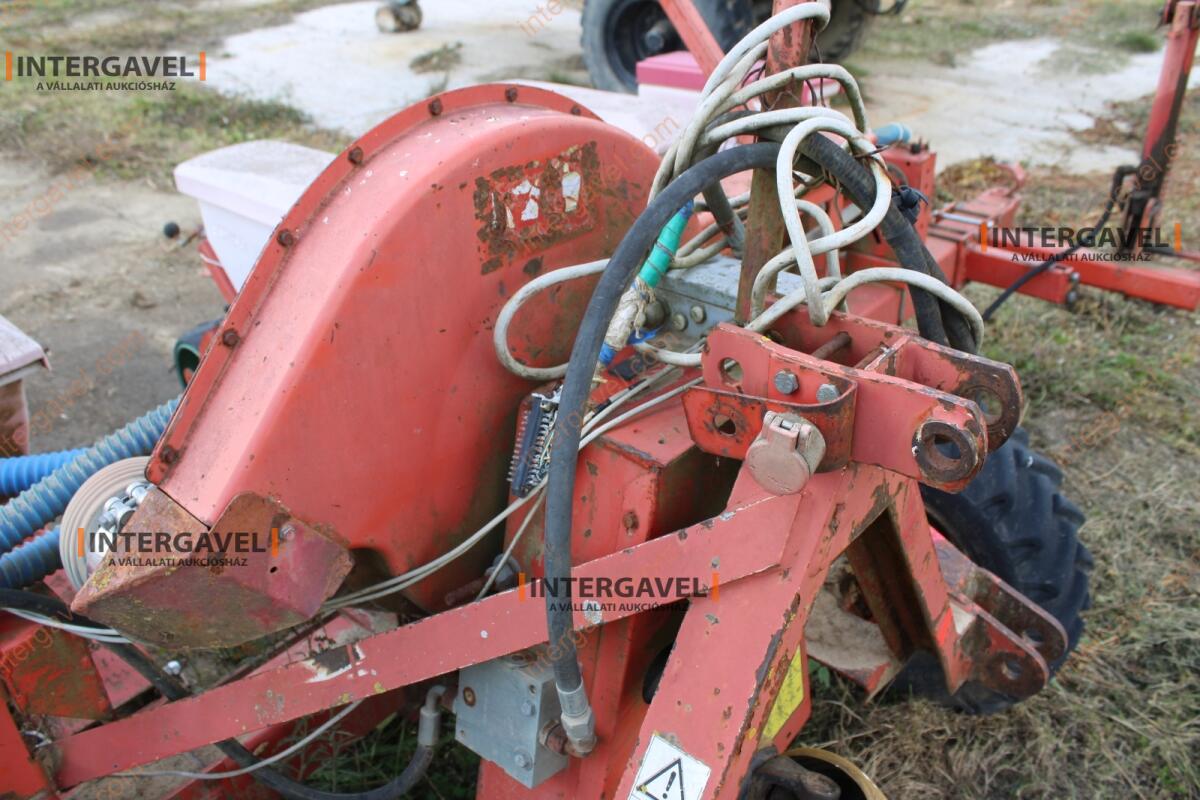 Szemenkénti vetőgép - Kvernaland 10