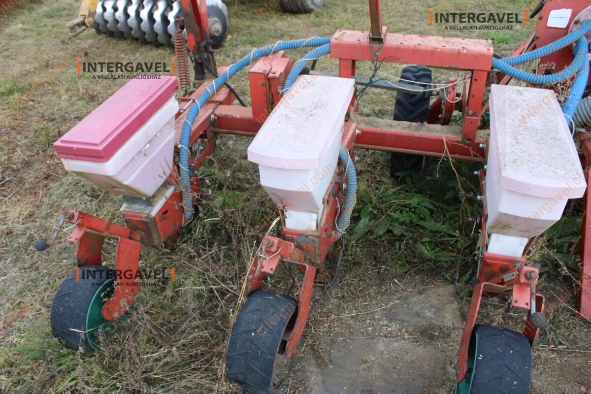 Szemenkénti vetőgép - Kvernaland 13