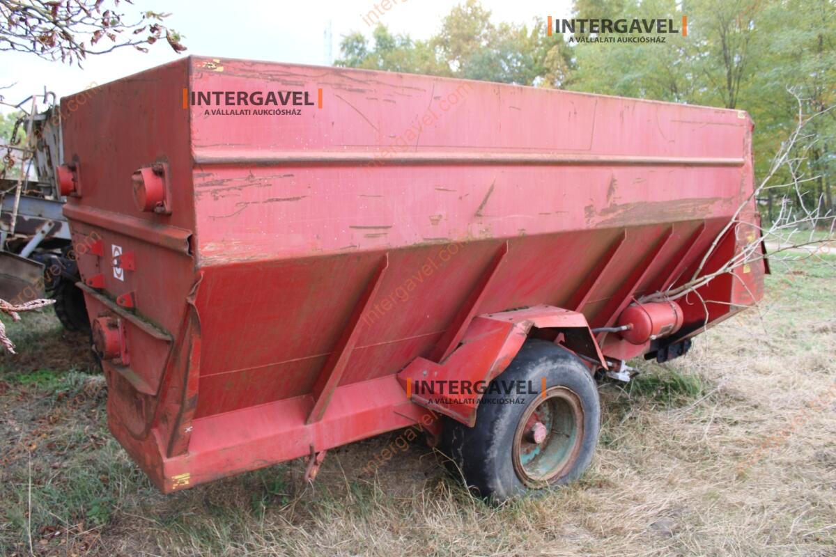 Takarmánykeverő, kiosztókocsi 3