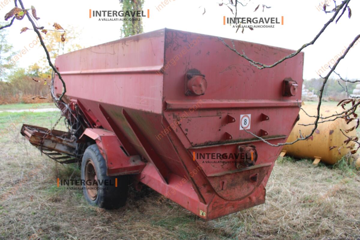 Takarmánykeverő, kiosztókocsi 4