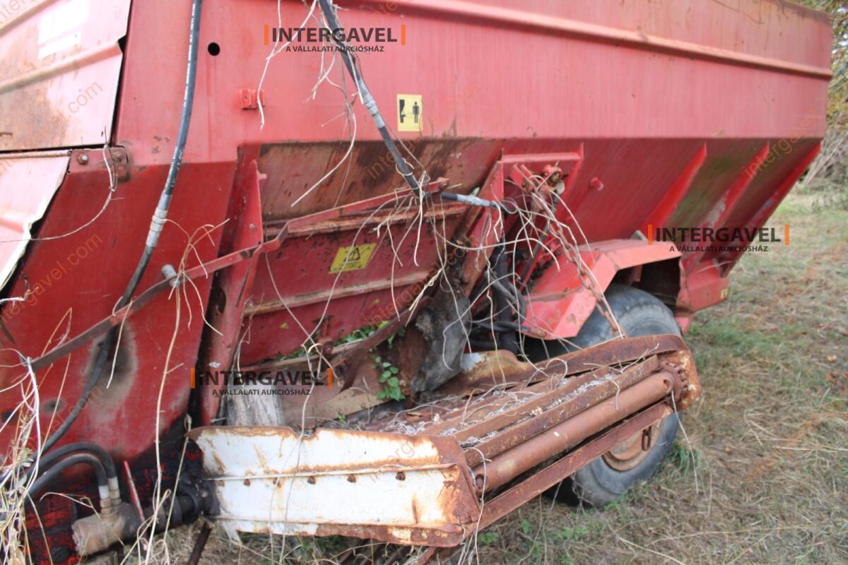 Takarmánykeverő, kiosztókocsi 5