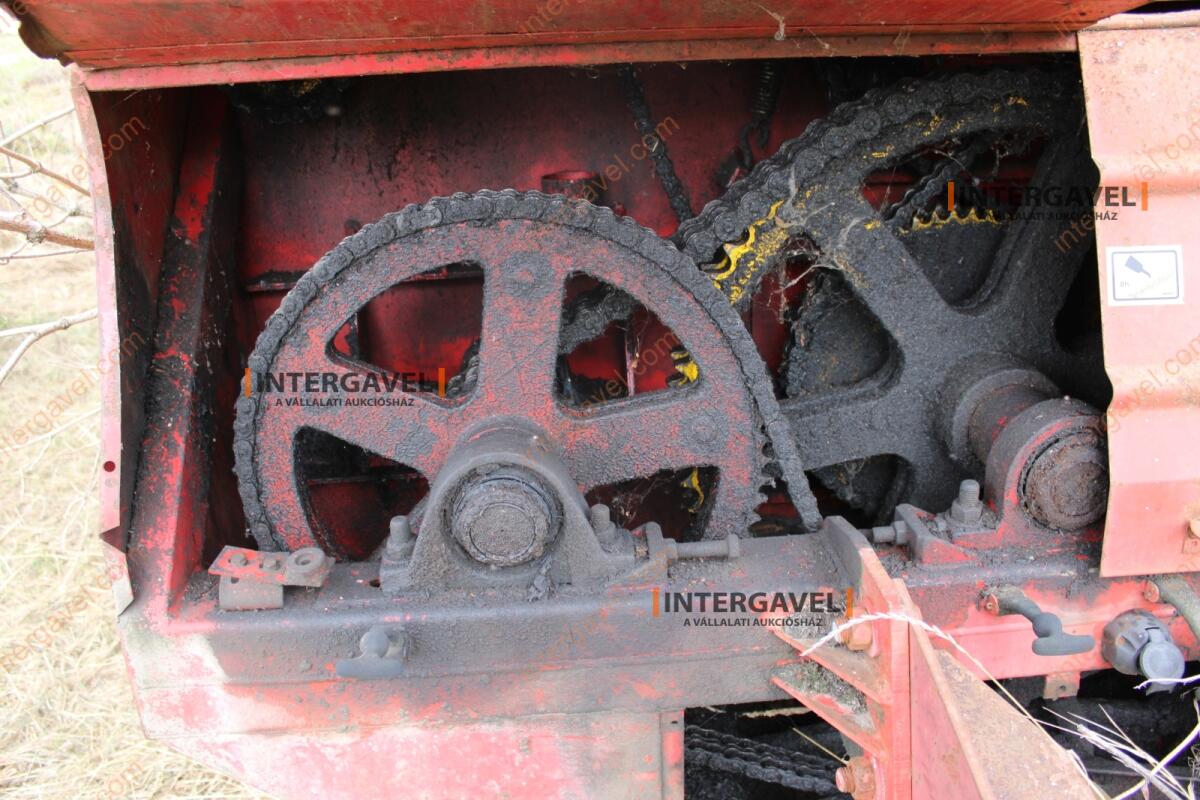 Takarmánykeverő, kiosztókocsi 8