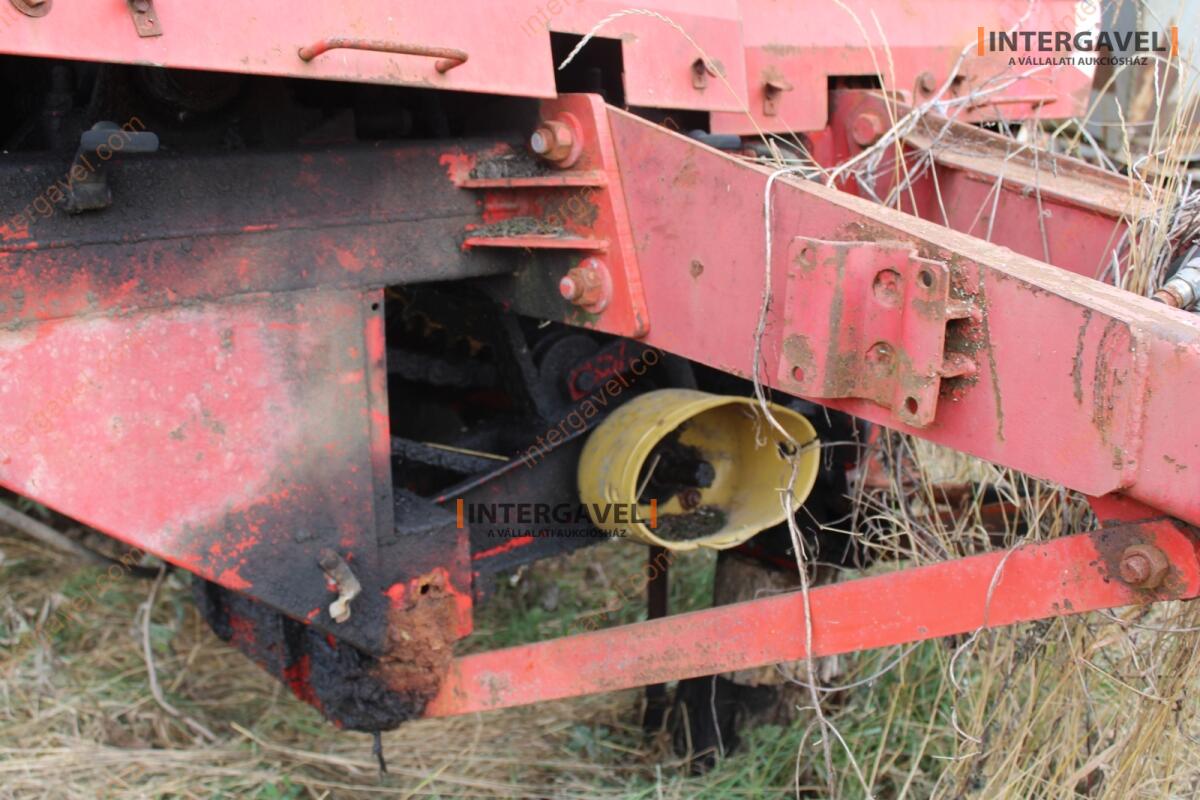 Takarmánykeverő, kiosztókocsi 9