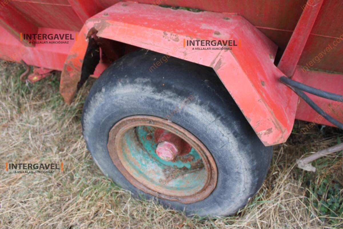 Takarmánykeverő, kiosztókocsi 11