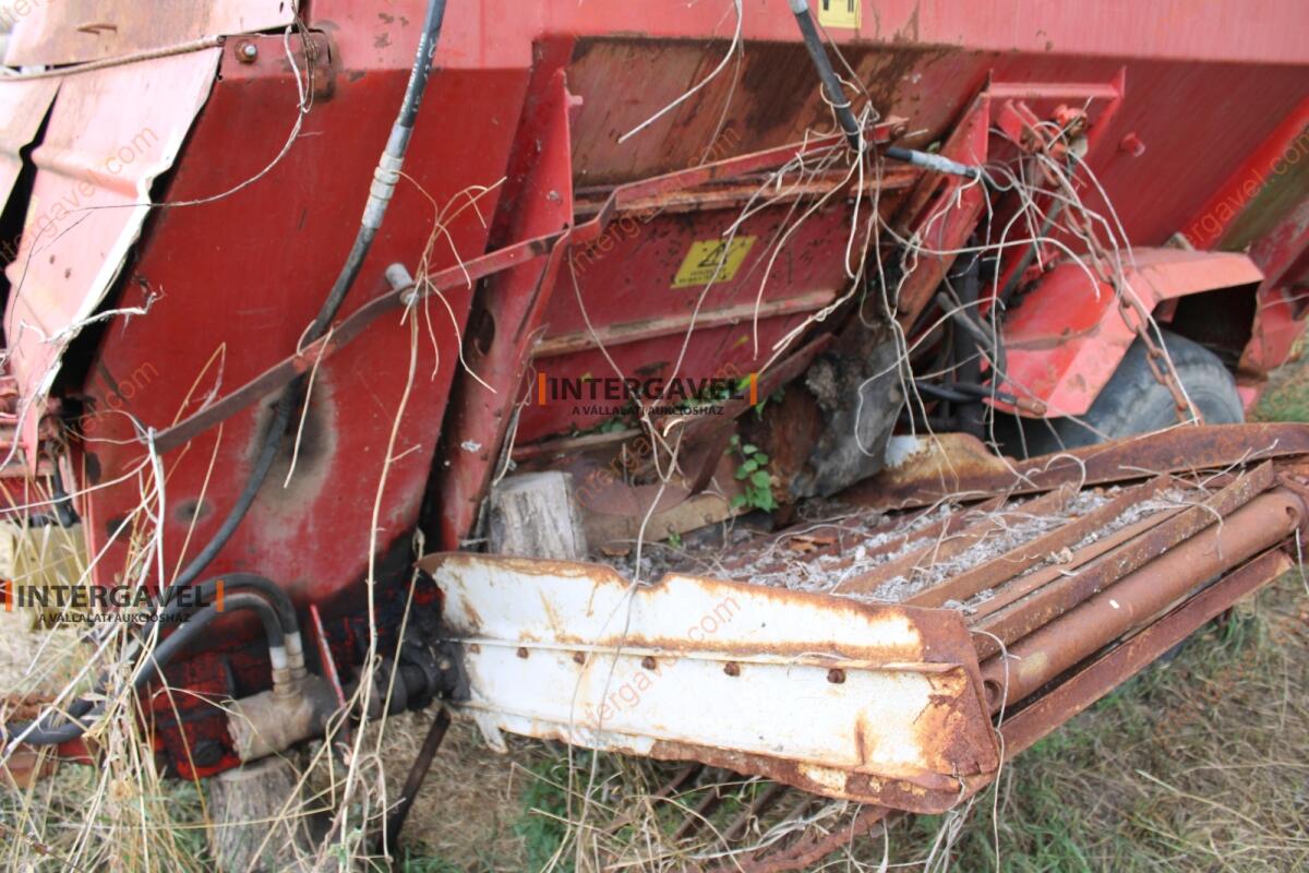 Takarmánykeverő, kiosztókocsi 15