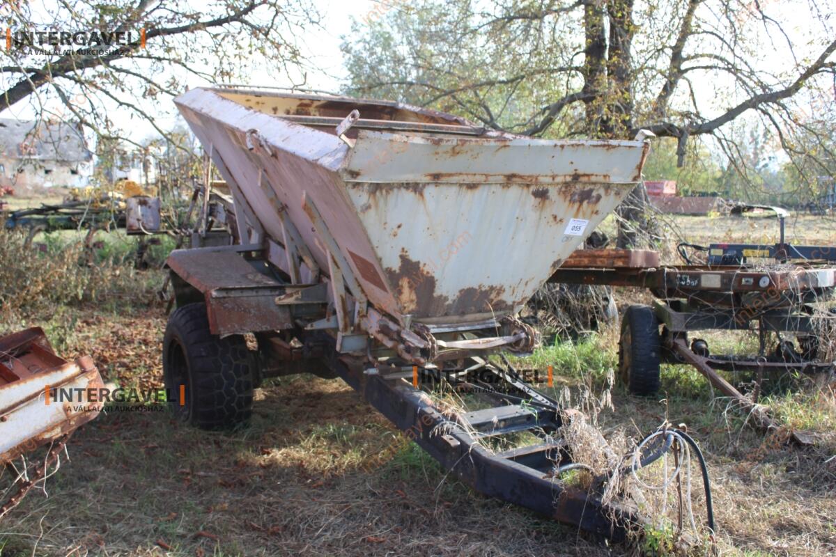 Vontatott műtrágyaszóró 2