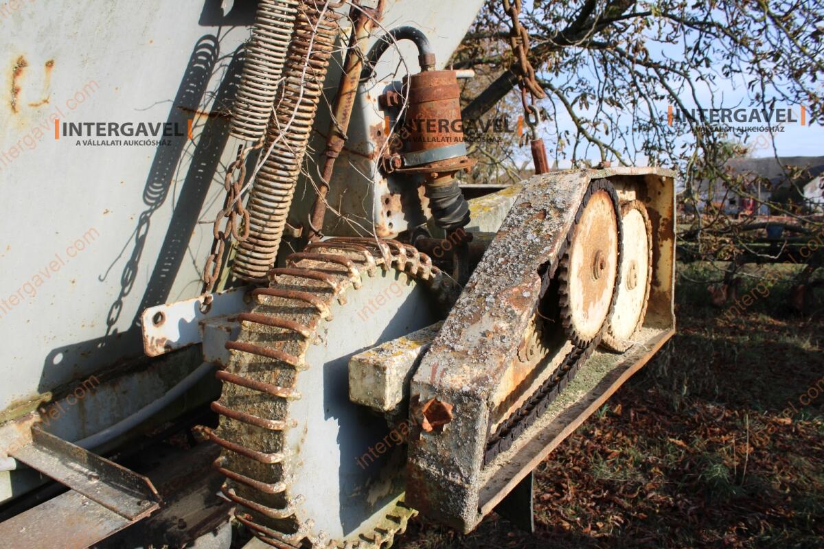 Vontatott műtrágyaszóró 8