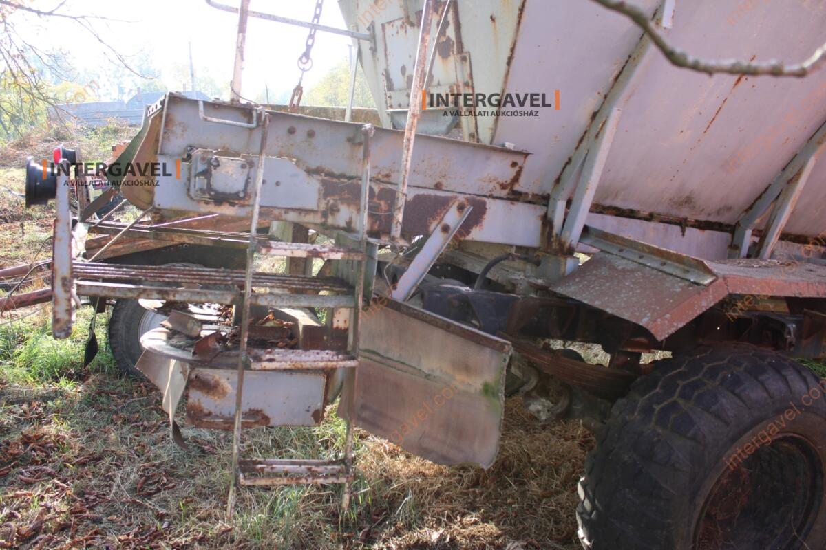 Vontatott műtrágyaszóró 12