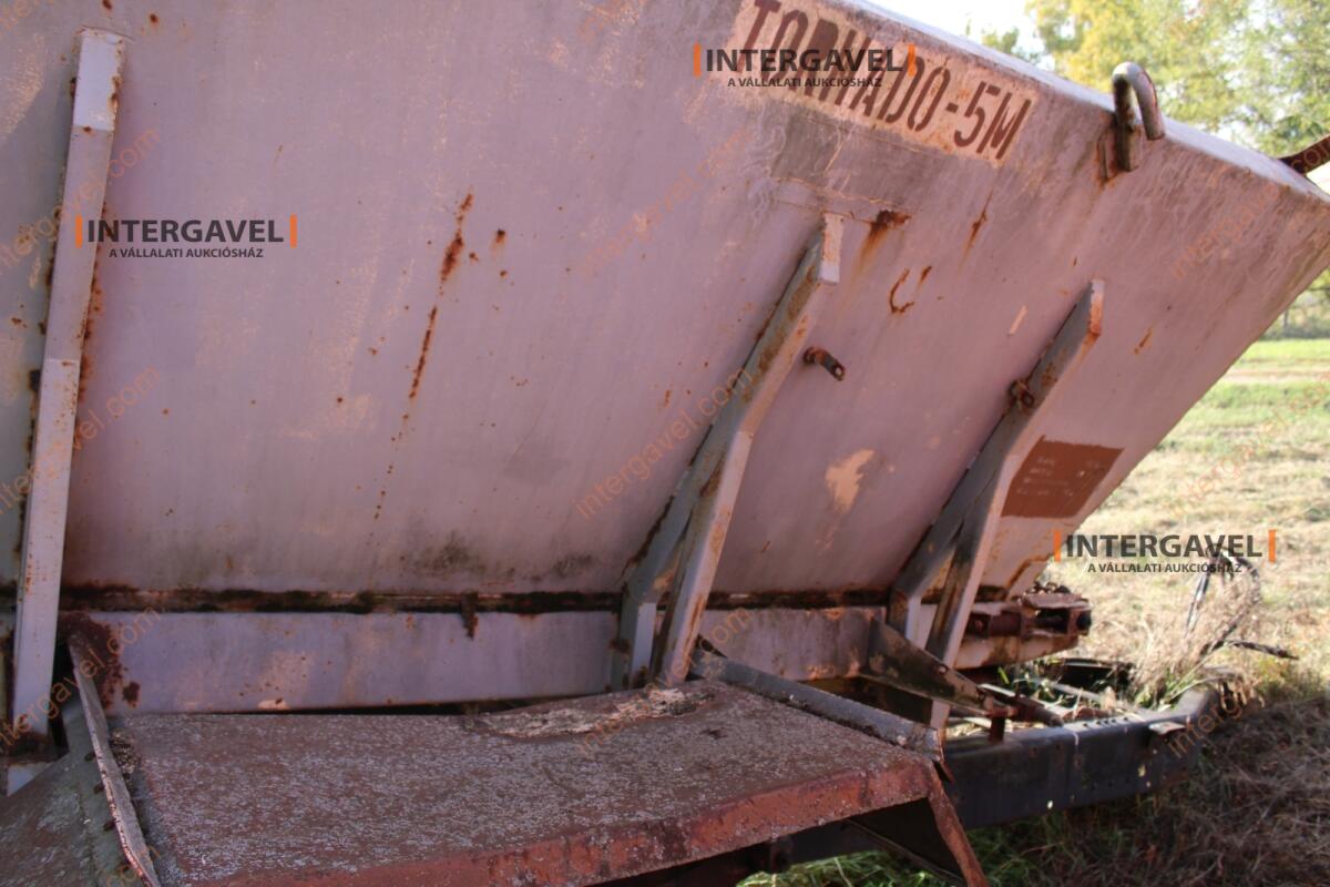 Vontatott műtrágyaszóró 14